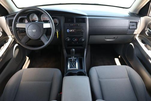 Cool Vanilla Clearcoat 2005 Dodge Magnum SE