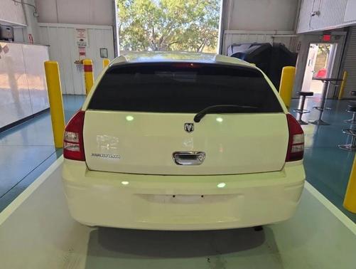 Cool Vanilla Clearcoat 2005 Dodge Magnum SE