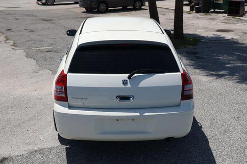 Cool Vanilla Clearcoat 2005 Dodge Magnum SE