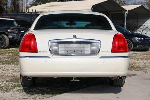 2003 Lincoln Town Car Executive
