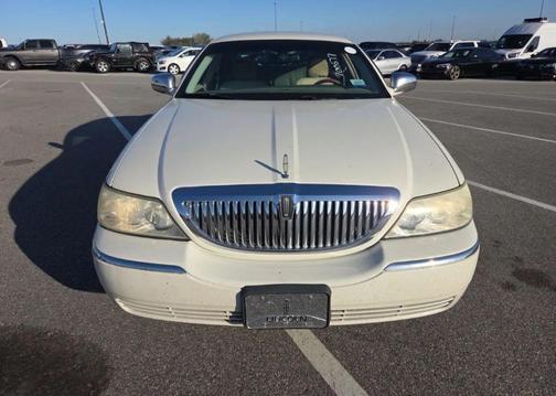 2003 Lincoln Town Car Executive