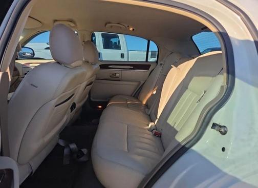 2003 Lincoln Town Car Executive