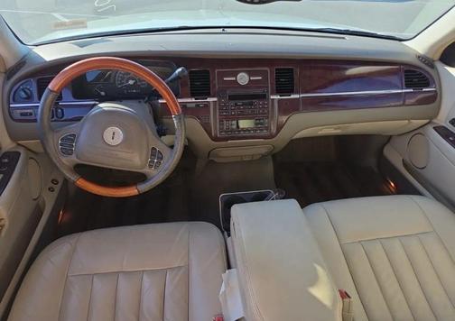 2003 Lincoln Town Car Executive