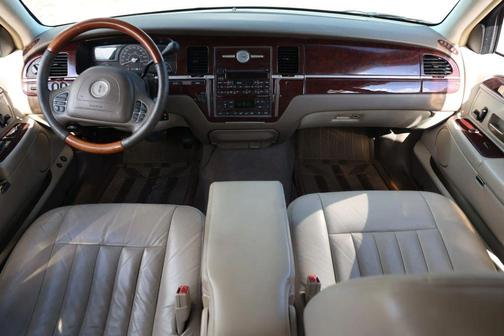 2003 Lincoln Town Car Executive