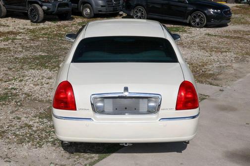 2003 Lincoln Town Car Executive