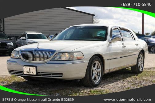 2003 Lincoln Town Car Executive