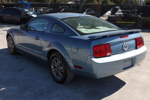 2005 Ford Mustang Deluxe