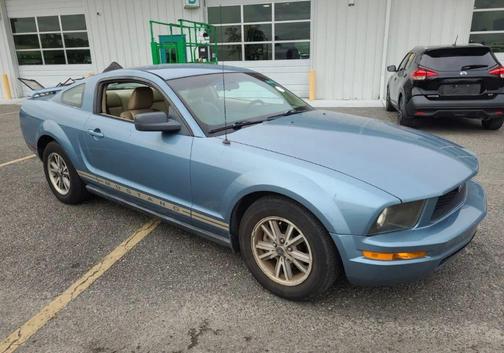 2005 Ford Mustang Deluxe