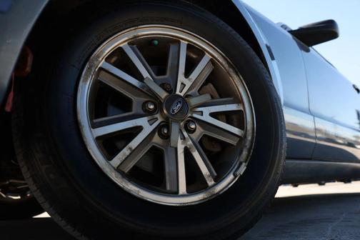 2005 Ford Mustang Deluxe