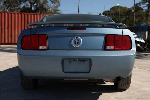 2005 Ford Mustang Deluxe