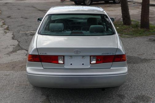 Lunar Mist Metallic 2001 Toyota Camry LE