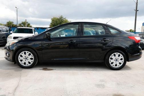 Black 2012 Ford Focus SE