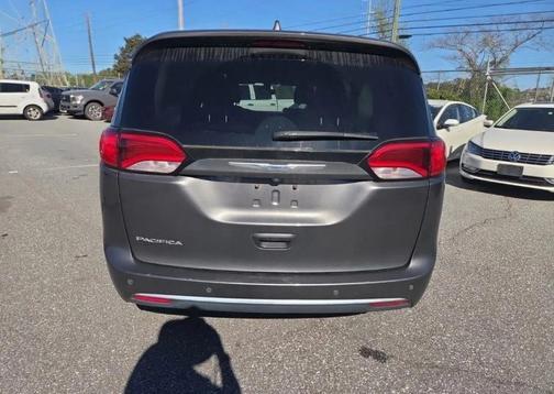 Granite Crystal Metallic Clearcoat 2018 Chrysler Pacifica Touring Plus