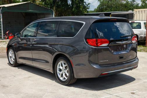 Granite Crystal Metallic Clearcoat 2018 Chrysler Pacifica Touring Plus