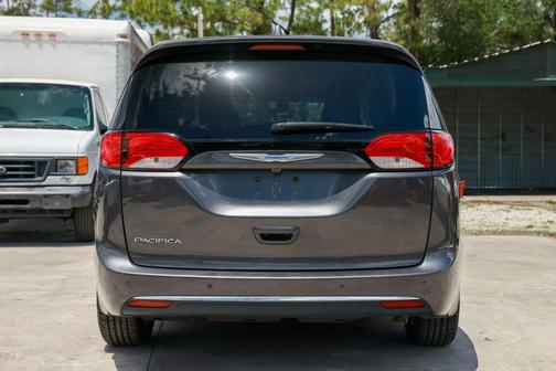 Granite Crystal Metallic Clearcoat 2018 Chrysler Pacifica Touring Plus