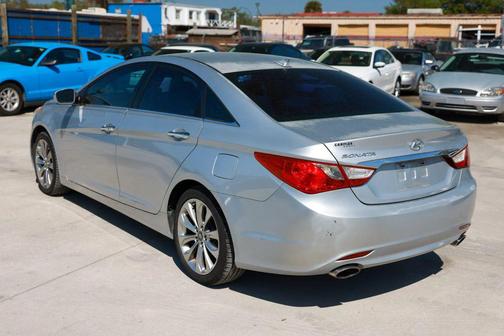 2013 Hyundai SONATA SE