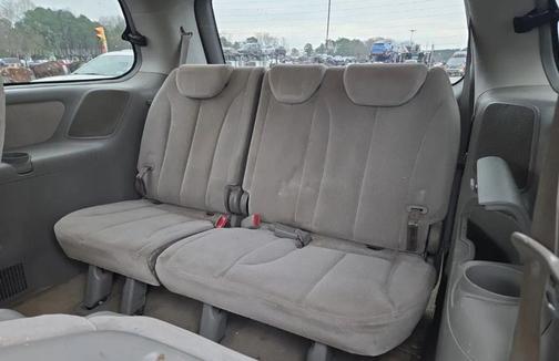 2006 Kia Sedona LX