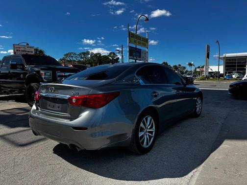 2015 INFINITI Q50 Premium