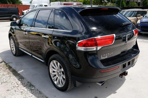 Tuxedo Black Metallic 2013 Lincoln MKX Base