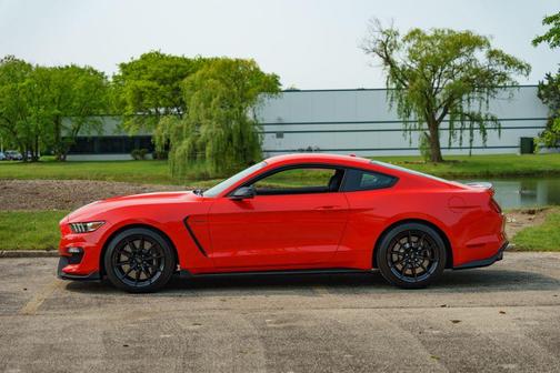 2016 Ford Shelby GT350 Base