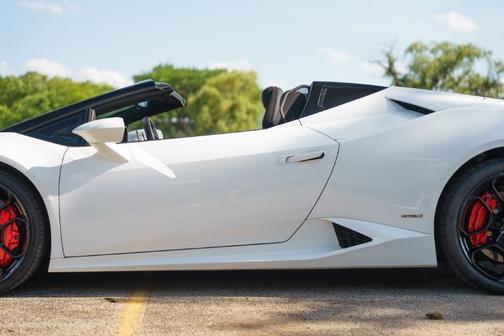 White 2017 Lamborghini Huracan LP610-4