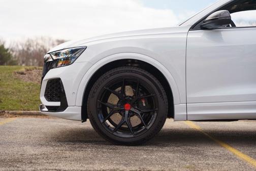 Glacier White Metallic 2024 Audi RS Q8 4.0T quattro