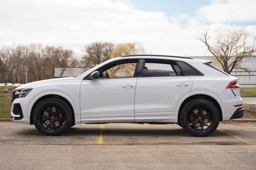 Glacier White Metallic 2024 Audi RS Q8 4.0T quattro