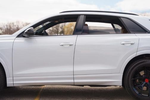 Glacier White Metallic 2024 Audi RS Q8 4.0T quattro
