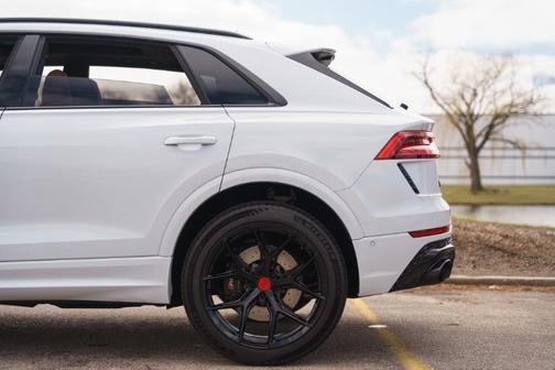 Glacier White Metallic 2024 Audi RS Q8 4.0T quattro