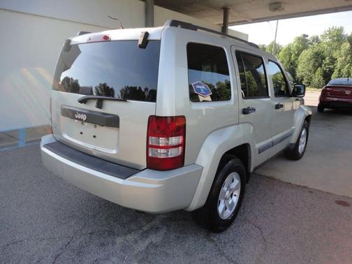 Bright Silver Metallic Clearcoat 2009 Jeep Liberty Sport