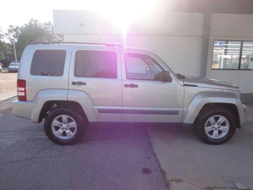 Bright Silver Metallic Clearcoat 2009 Jeep Liberty Sport