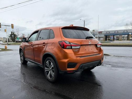 Sunshine Orange Metallic 2023 Mitsubishi Outlander Sport 2.0 ES