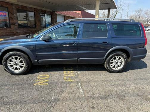 Blue Metallic 2004 Volvo XC70 2.5T