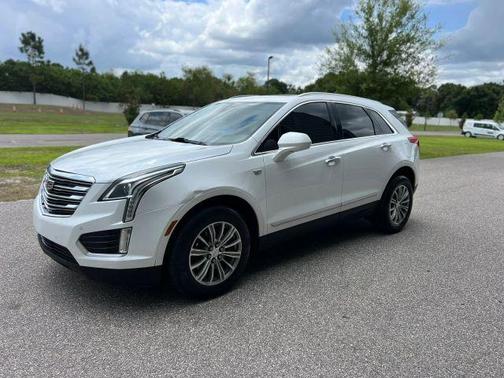 White 2019 Cadillac XT5 Luxury