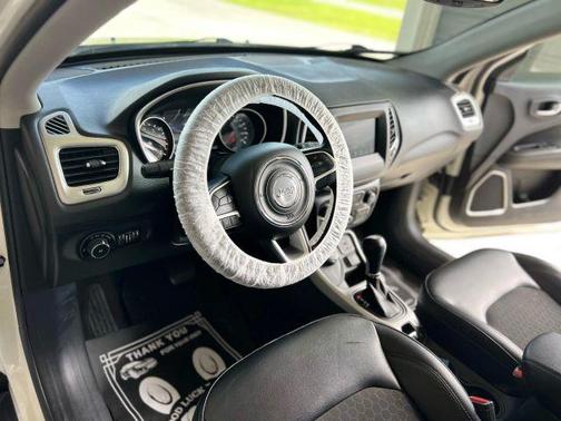 White 2018 Jeep Compass Latitude