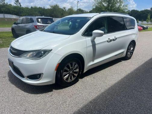 White 2020 Chrysler Pacifica Touring-L Plus