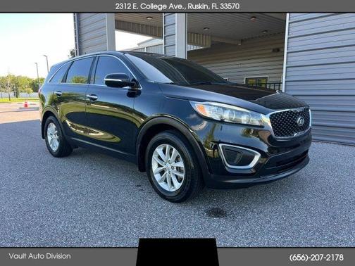 Black 2016 Kia Sorento L