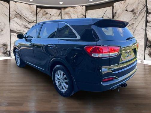 Black 2016 Kia Sorento L