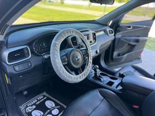 Black 2016 Kia Sorento L