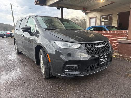 Diamond Black Crystal Pearlcoat 2024 Chrysler Pacifica Touring L