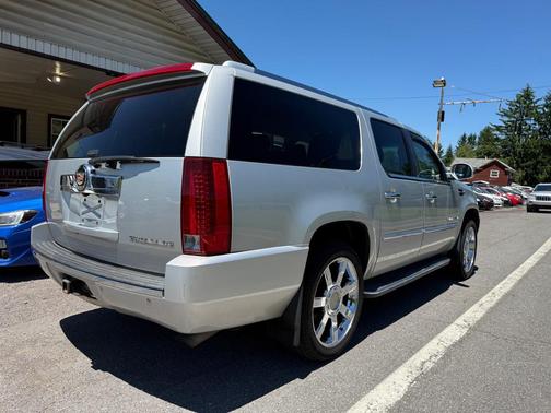 Radiant Silver Metallic 2013 Cadillac Escalade ESV Luxury