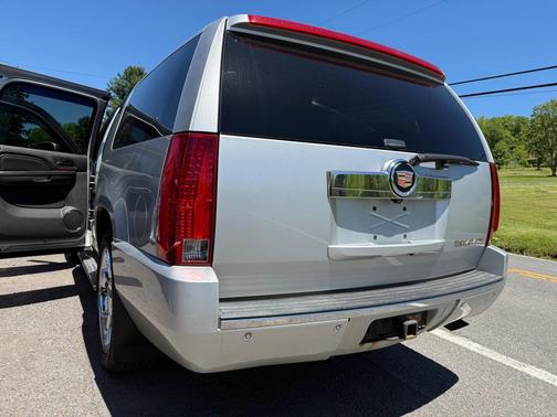 Radiant Silver Metallic 2013 Cadillac Escalade ESV Luxury