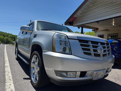 Radiant Silver Metallic 2013 Cadillac Escalade ESV Luxury