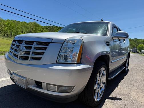 Radiant Silver Metallic 2013 Cadillac Escalade ESV Luxury