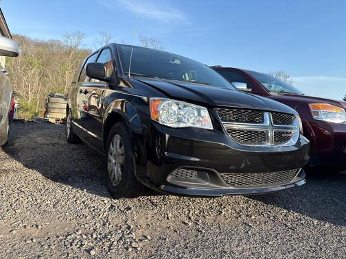 Black Onyx Crystal Pearlcoat 2018 Dodge Grand Caravan SE