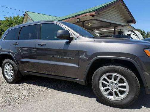 Granite Crystal Metallic Clearcoat 2019 Jeep Grand Cherokee Laredo
