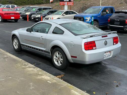 2006 Ford Mustang Deluxe