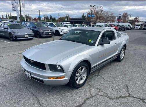 2006 Ford Mustang Deluxe