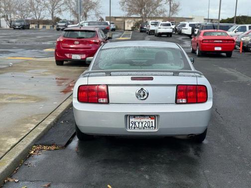 2006 Ford Mustang Deluxe