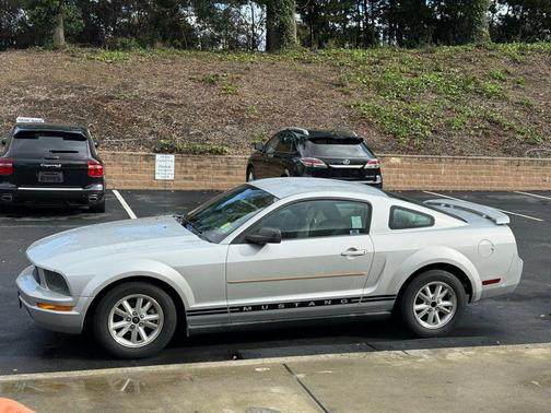 2006 Ford Mustang Deluxe